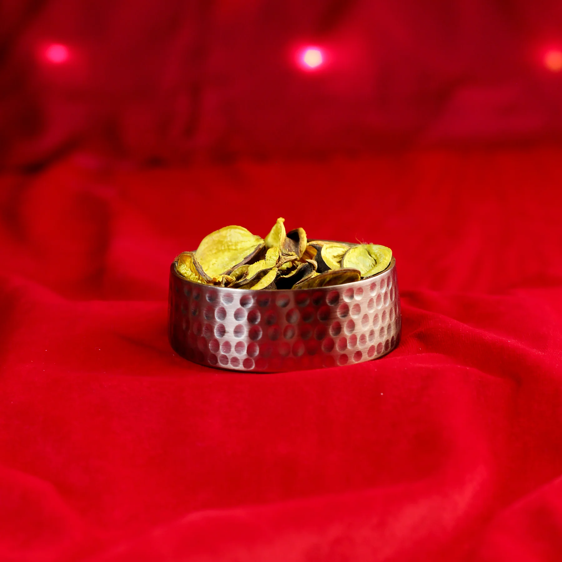 Urli with Potpourri - Image 4